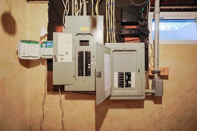 25 Brewster Rd, Framingham, MA 01702