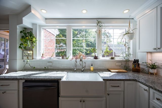 25 Brewster Rd, Framingham, MA 01702