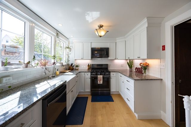 25 Brewster Rd, Framingham, MA 01702