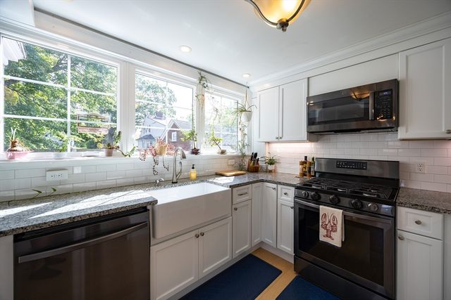 25 Brewster Rd, Framingham, MA 01702