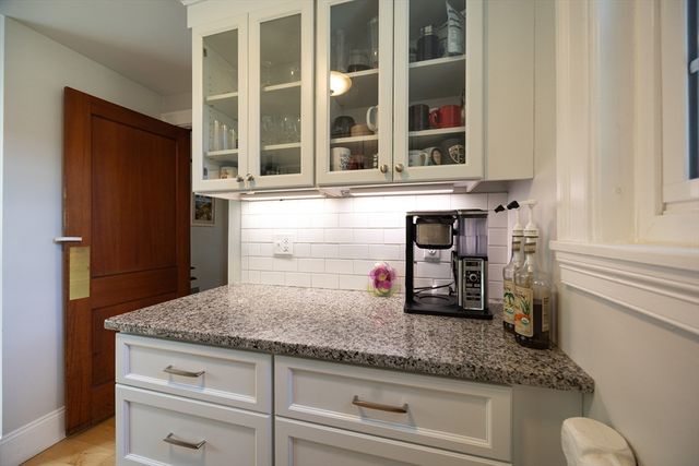 25 Brewster Rd, Framingham, MA 01702