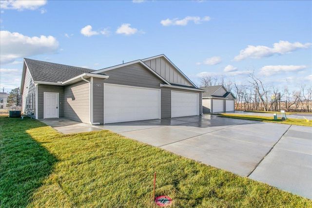 2929 S Bunker Hill Ct, Wichita, KS 67210