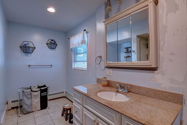 134 Chapin St, Southbridge, MA 01550