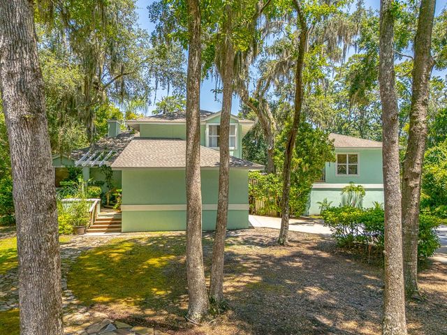 123 Plemmons Drive, St Simons Island, GA 31522