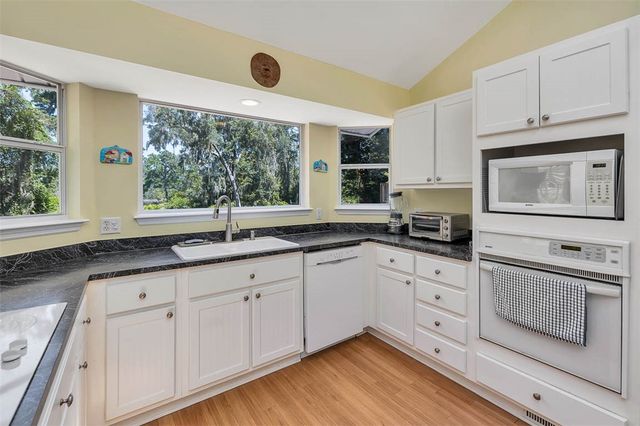 123 Plemmons Drive, St Simons Island, GA 31522