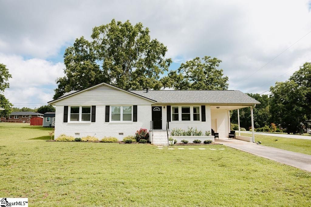 2 Polly Street, Honea Path, SC 29654