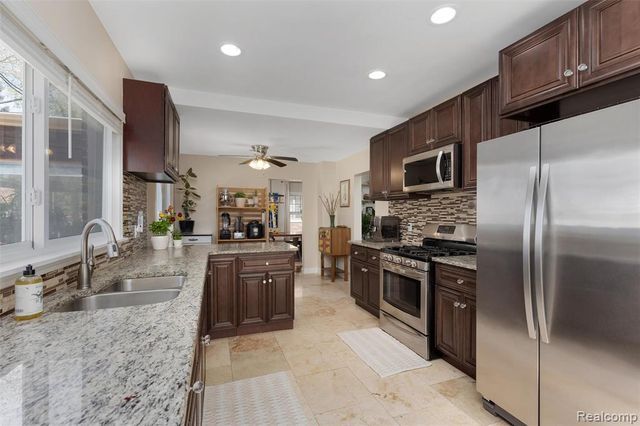 18221 Muirland Rd, Detroit, MI 48221