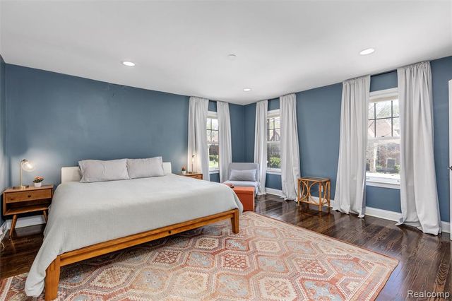 18221 Muirland Rd, Detroit, MI 48221