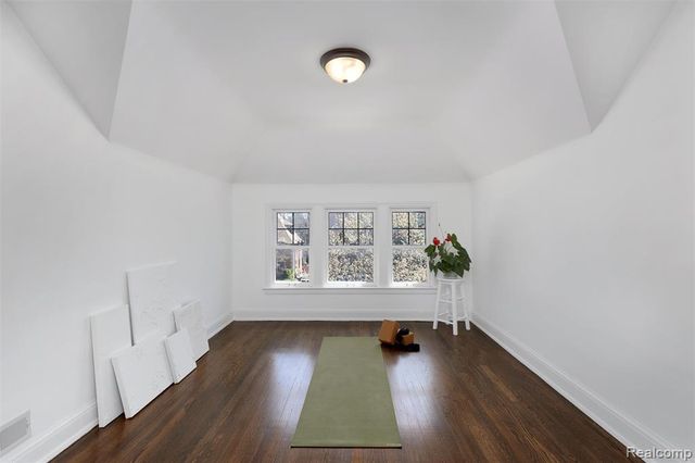 18221 Muirland Rd, Detroit, MI 48221