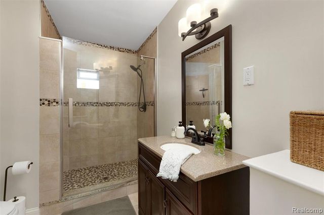 18221 Muirland Rd, Detroit, MI 48221