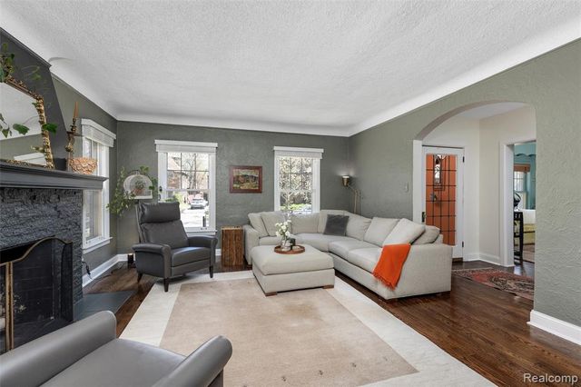 18221 Muirland Rd, Detroit, MI 48221