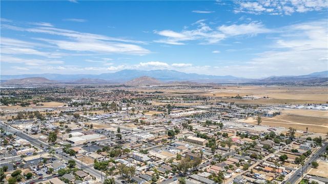 125 E 10th St, Perris, CA 92570