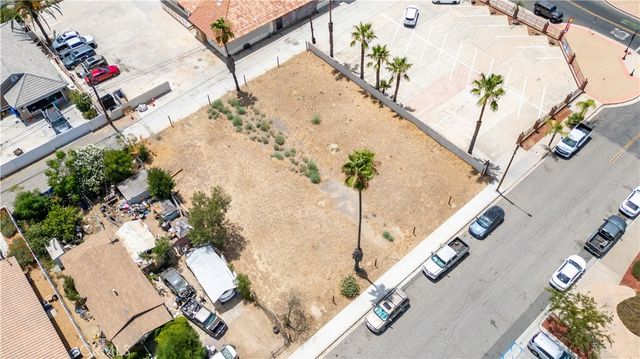 125 E 10th St, Perris, CA 92570
