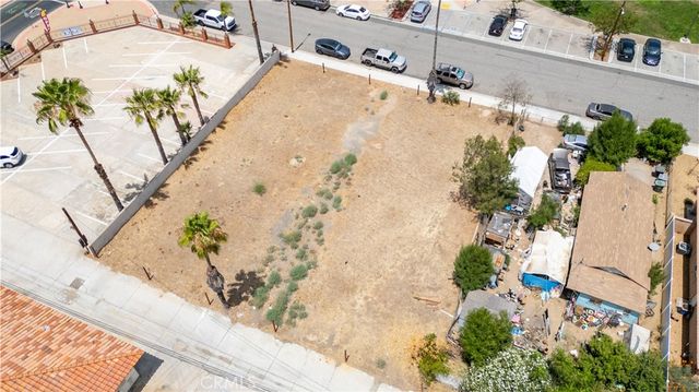 125 E 10th St, Perris, CA 92570