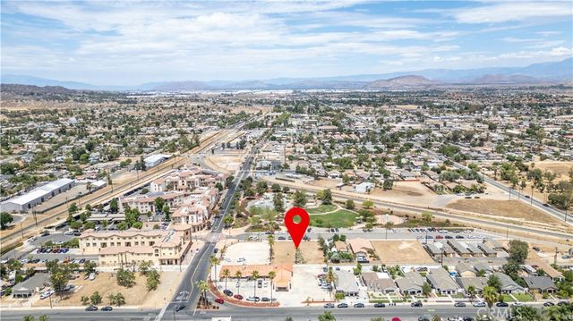 125 E 10th St, Perris, CA 92570