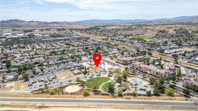125 E 10th St, Perris, CA 92570