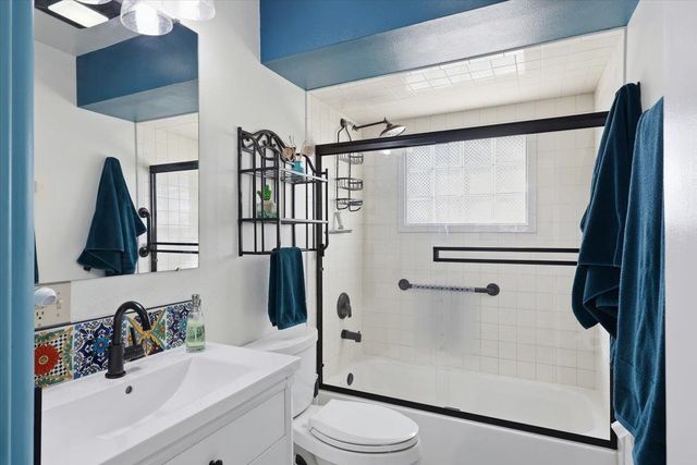 5023 N. HOWARD St, Spokane, WA 99205