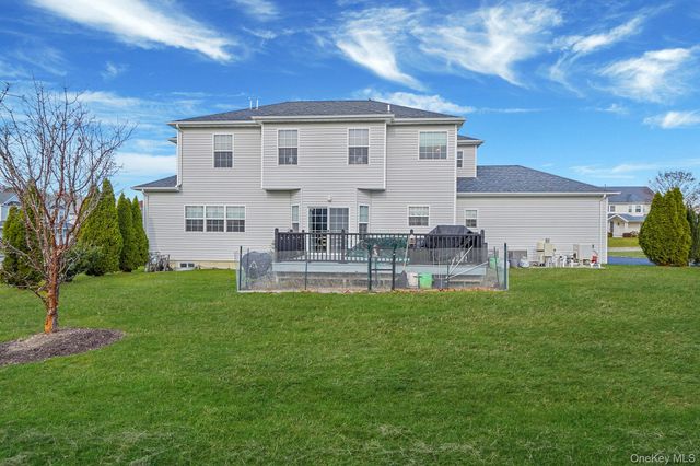 20 Dogwood Lane, East Moriches, NY 11940