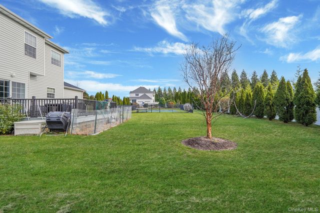 20 Dogwood Lane, East Moriches, NY 11940