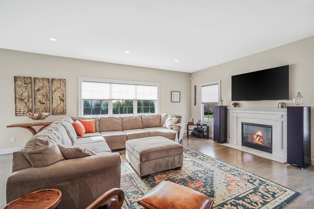 20 Dogwood Lane, East Moriches, NY 11940