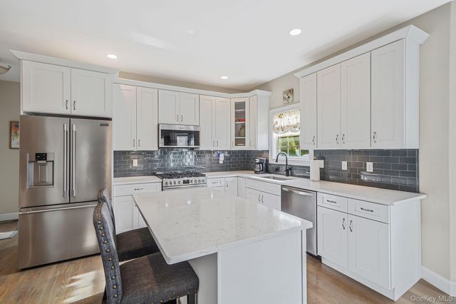 20 Dogwood Lane, East Moriches, NY 11940