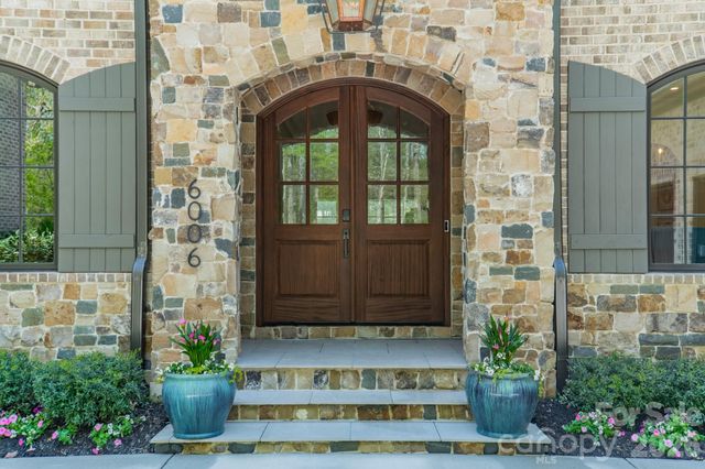 6006 Old Providence Lane, Charlotte, NC 28226