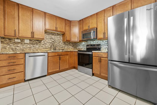 375 Plum Creek Drive 312, Wheeling, IL 60090