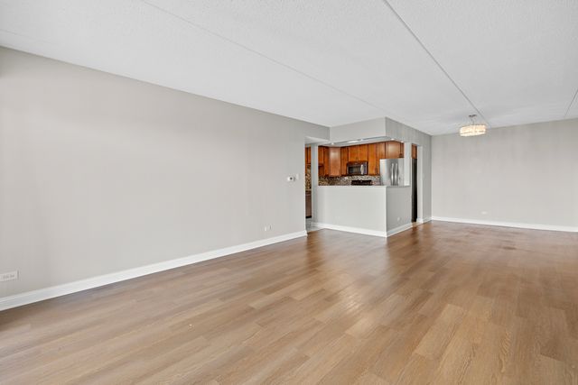 375 Plum Creek Drive 312, Wheeling, IL 60090