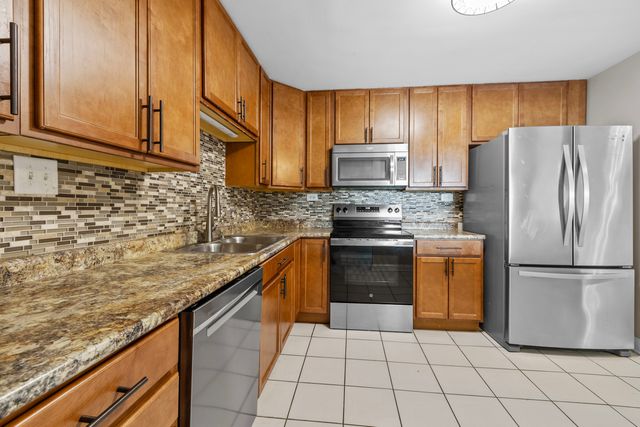 375 Plum Creek Drive 312, Wheeling, IL 60090
