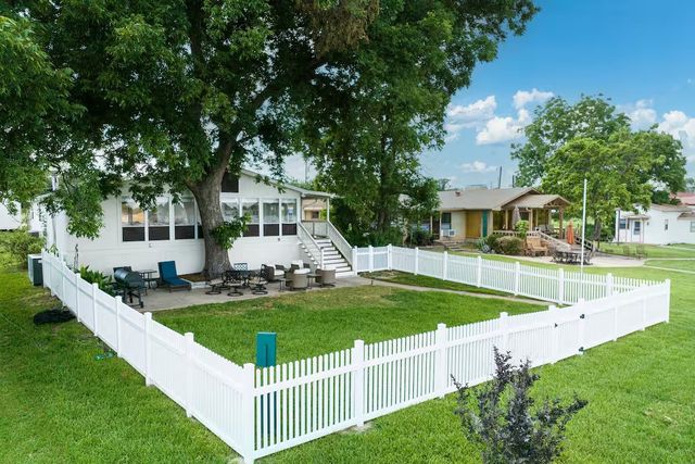 112 Causeway Cove, Seven Points, TX 75143