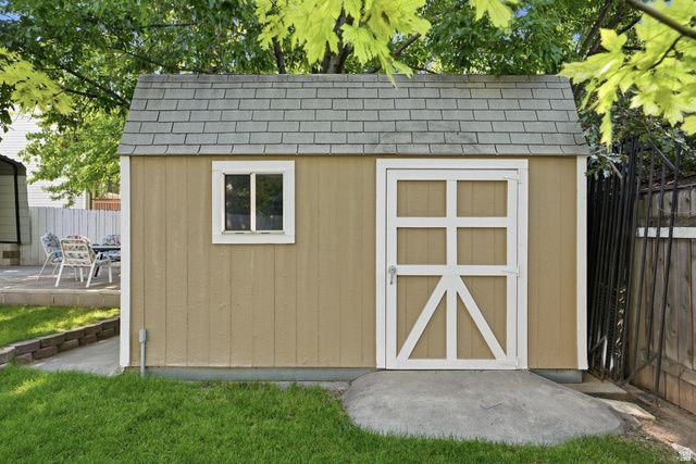 1064 E 1500 N, Layton, UT 84040