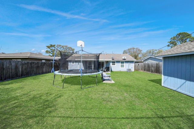 1306 Camden Road, Pasadena, TX 77502