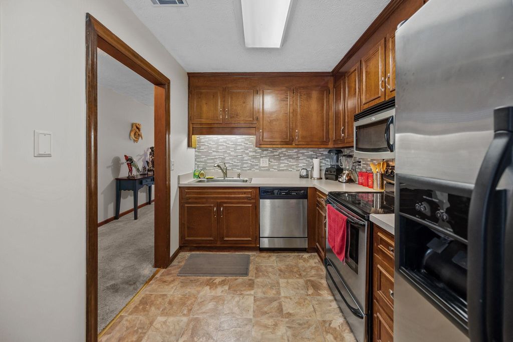 Image 12 of property listing at 1715 Greystone Boulevard 25, Mount Pleasant, SC 29464