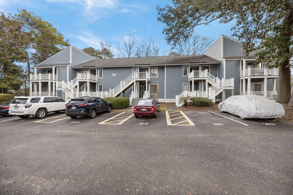 Image 2 of property listing at 1715 Greystone Boulevard 25, Mount Pleasant, SC 29464