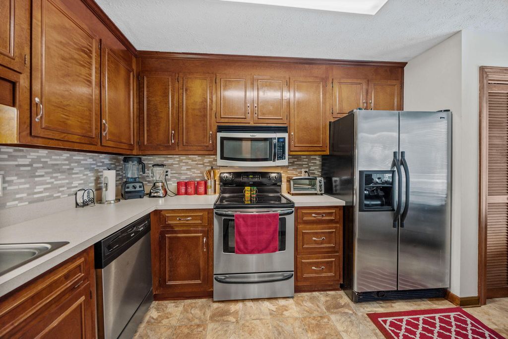 Image 8 of property listing at 1715 Greystone Boulevard 25, Mount Pleasant, SC 29464