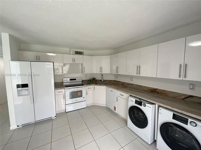 13045 SW 68th St 102, Miami, FL 33183