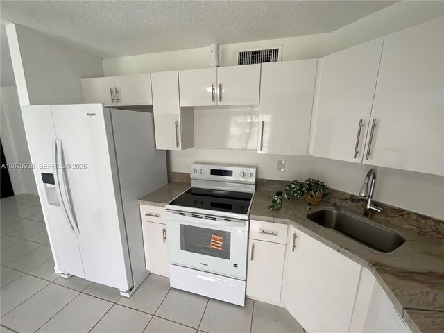 13045 SW 68th St 102, Miami, FL 33183