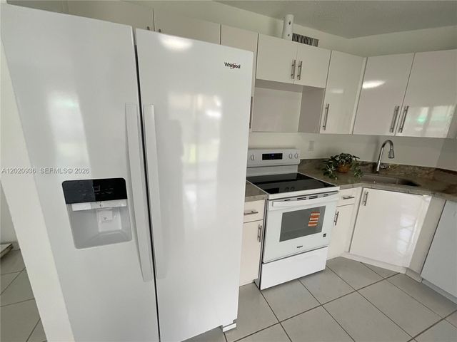 13045 SW 68th St 102, Miami, FL 33183