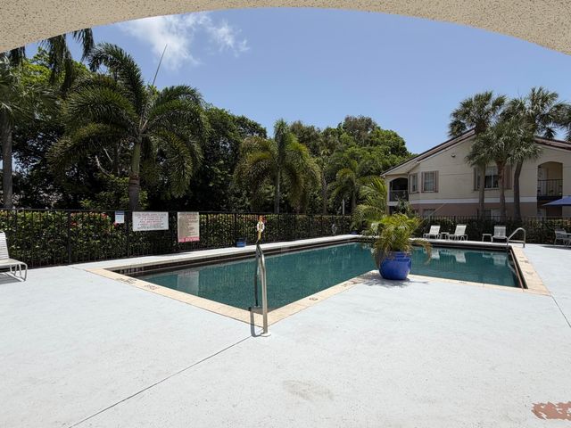 815 W Boynton Beach Boulevard 12-203, Boynton Beach, FL 33426