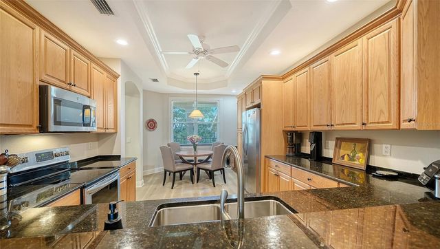 5122 MANORWOOD DRIVE 4B, Sarasota, FL 34235