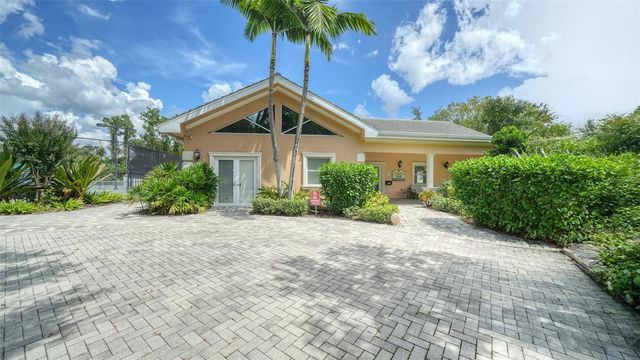 5122 MANORWOOD DRIVE 4B, Sarasota, FL 34235