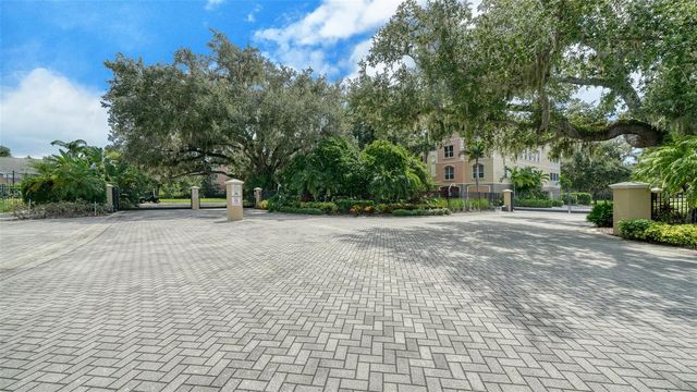 5122 MANORWOOD DRIVE 4B, Sarasota, FL 34235