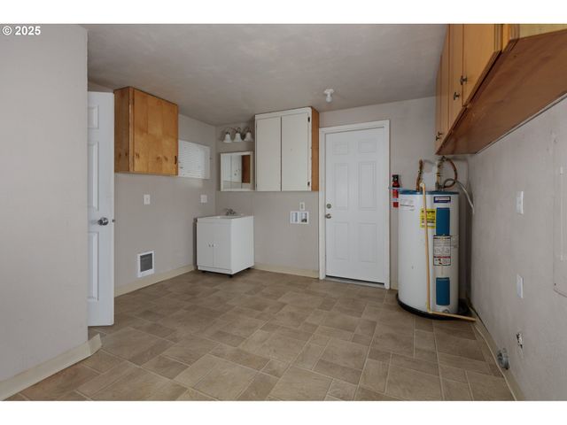 624 STAATS Ave, Maupin, OR 97037