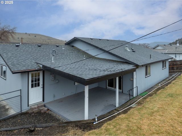 624 STAATS Ave, Maupin, OR 97037