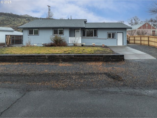 624 STAATS Ave, Maupin, OR 97037