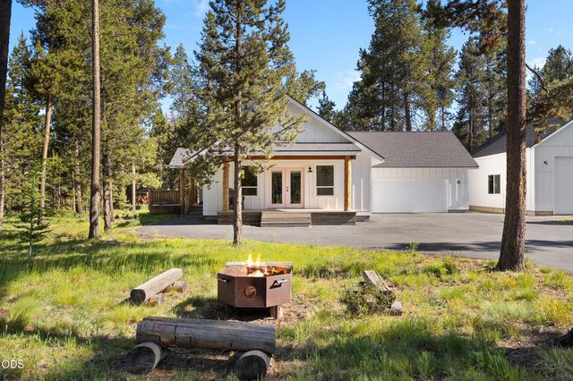 17349 Harlequin Drive, Bend, OR 97707