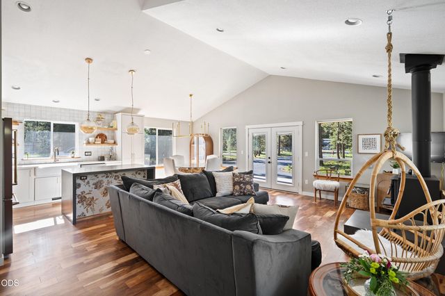17349 Harlequin Drive, Bend, OR 97707
