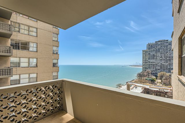 6301 N Sheridan Road 10F, Chicago, IL 60660
