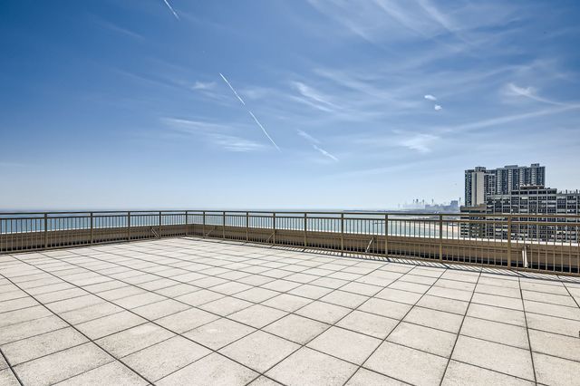 6301 N Sheridan Road 10F, Chicago, IL 60660
