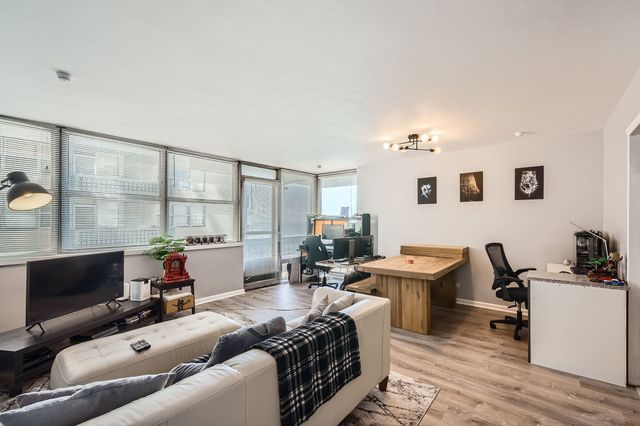 6301 N Sheridan Road 10F, Chicago, IL 60660